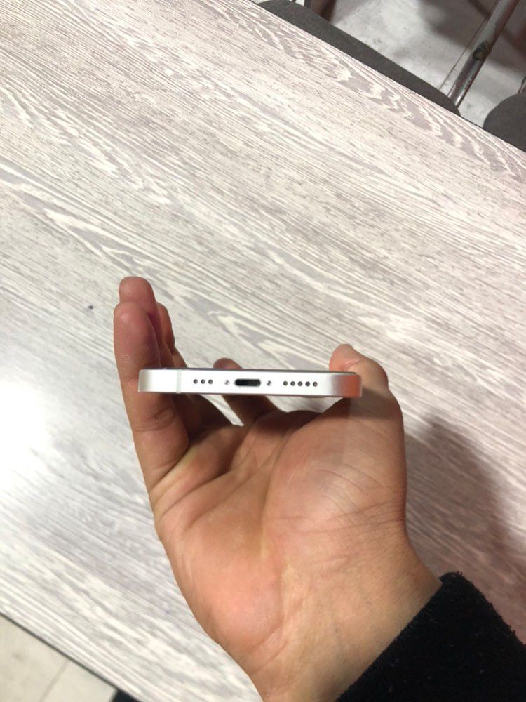 Sotiladi Iphone 12 oq