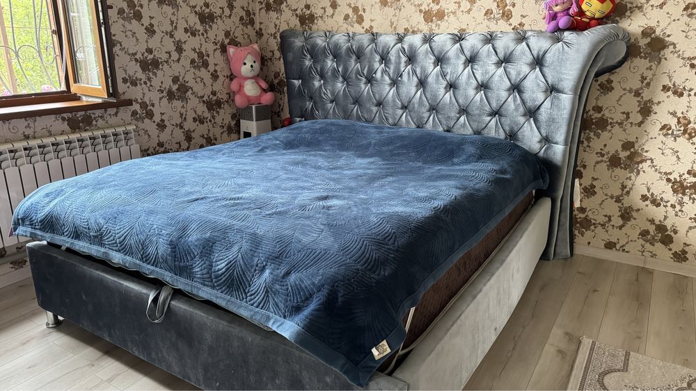 Продается кровать двухспальный с ортопед матрасом