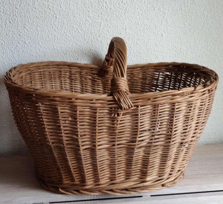 Coș înalt de răchită