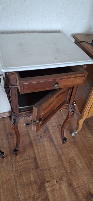 Барокови нощни шкафчета