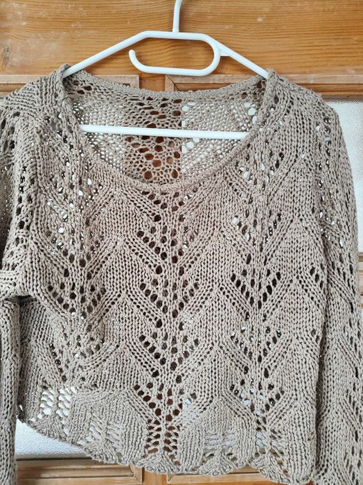 Bluzita crop cu gauri