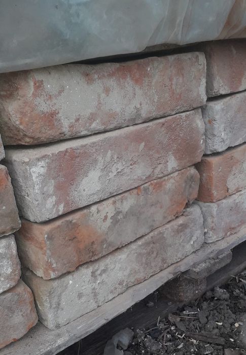 Vând Bârne ,scândura si caramida veche