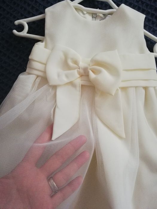 Vând rochita de botez