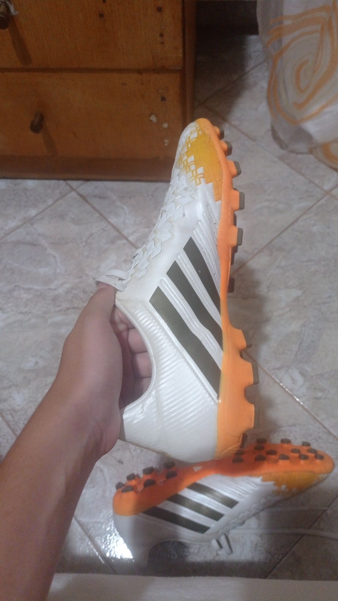 Продавам бутонки Adidas Predator Absolado