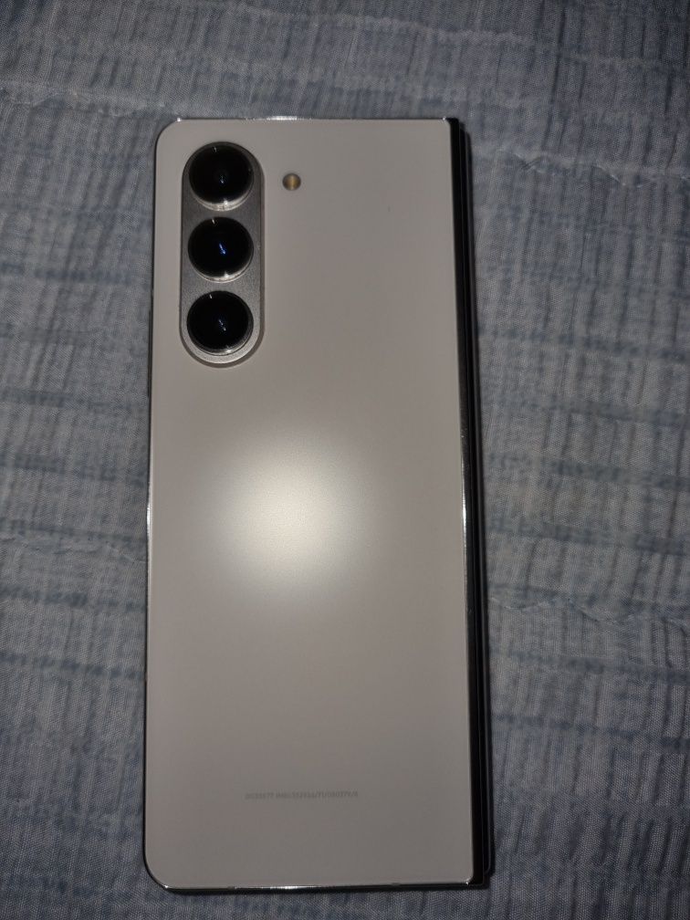 Sotiladi Galaxy z fold 5  512gb
