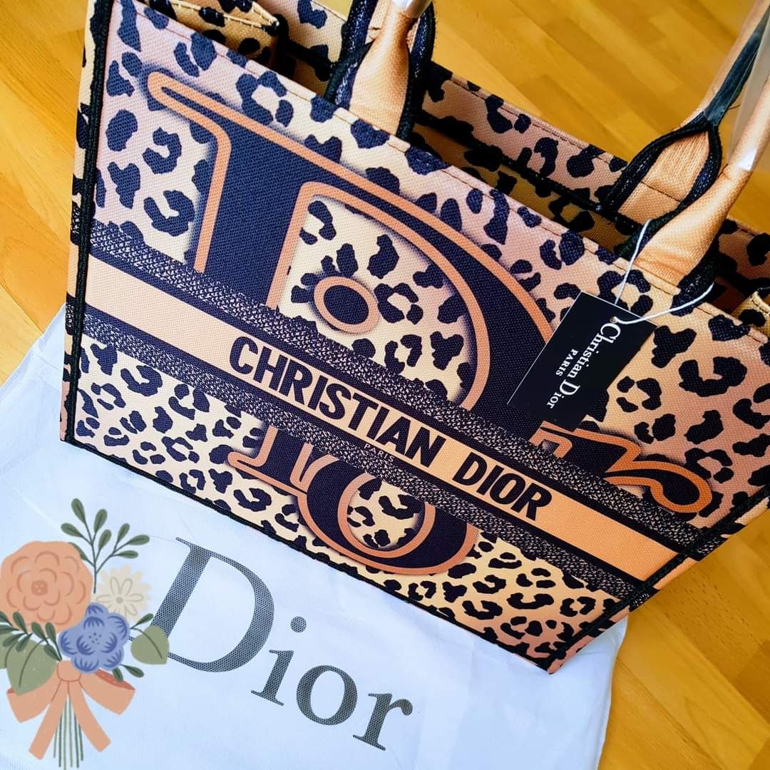 Geanta Dior material textil import Franța, saculet, etichetă