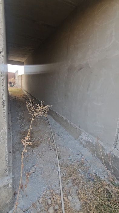 Продаётся!Сотилади!2-х этажный дом недостроенный(свет,газ,вода)