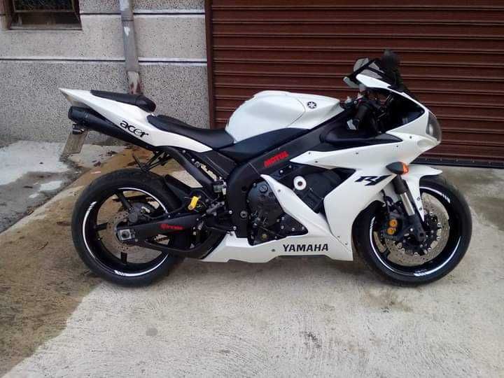 Yamaha YZF R1 бял