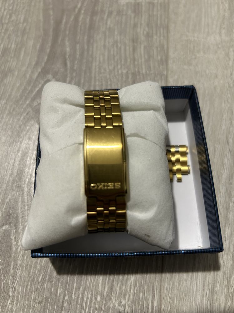 Часовници Hugo boss и Seko 5