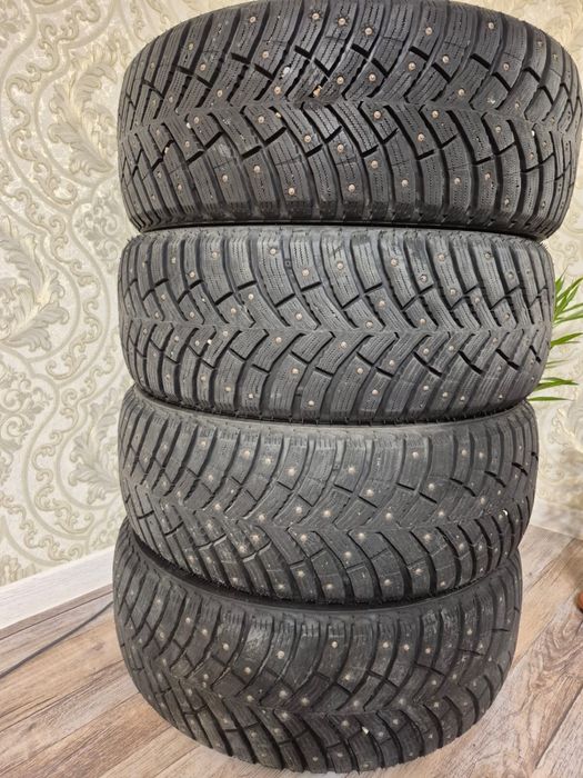 Продам зимние шипованные шины 4шт