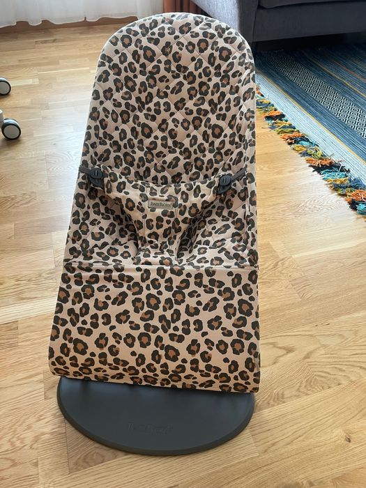 Babybjorn cu 2 jucării