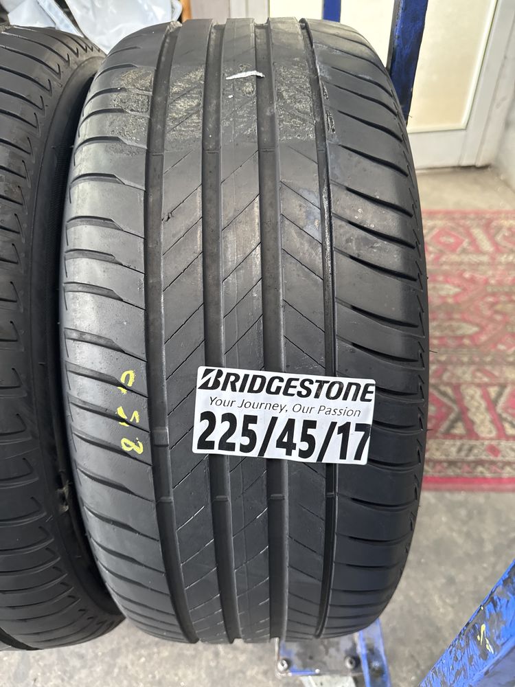 225/45/17 Bridgestone
