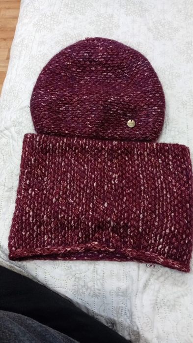 Продается шапка со снудом. Цена 3000