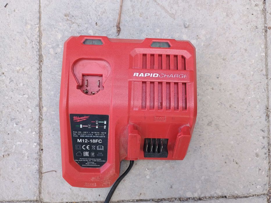 Зарядно Milwaukee M12-18FC