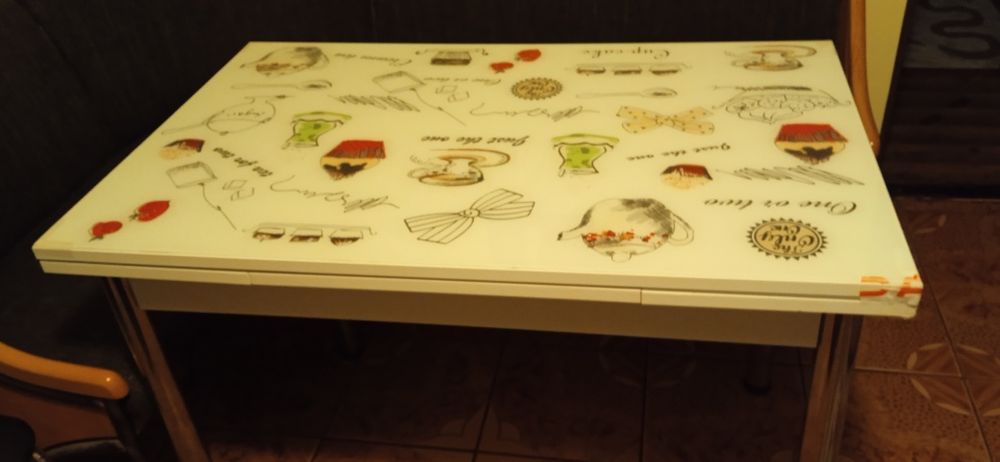 Masa de bucatarie extesibila 70/1,10 si  70/1,8 in stare perfecta0