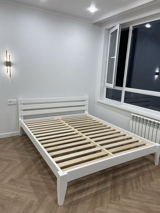 Кровать из массива дерева!