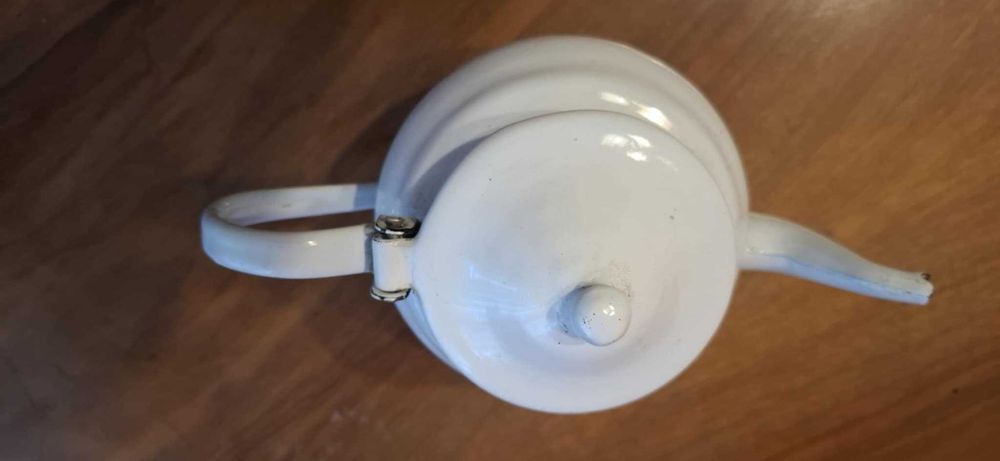 Малък емайлиран чайник