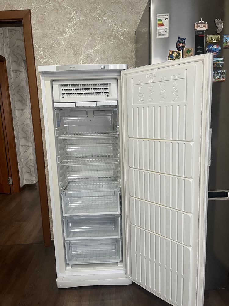 Продам морозильную камеру
