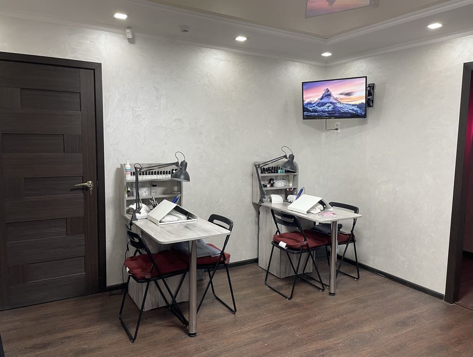 Сдаю в аренду маникюрный стол