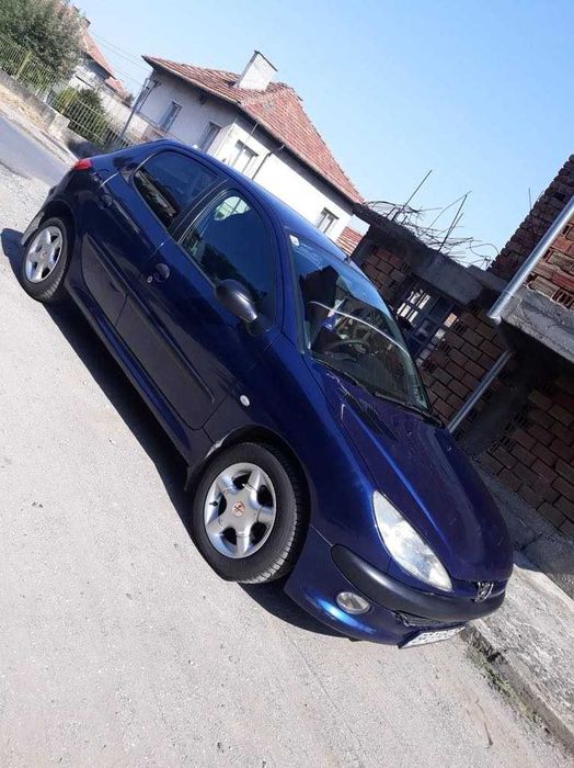 Продавам лек автомобил Peugeot 206, година на производство: 2000