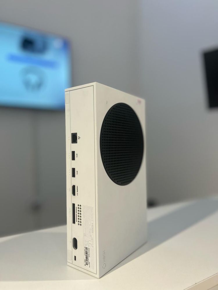 Xbox Series S в отличном состоянии