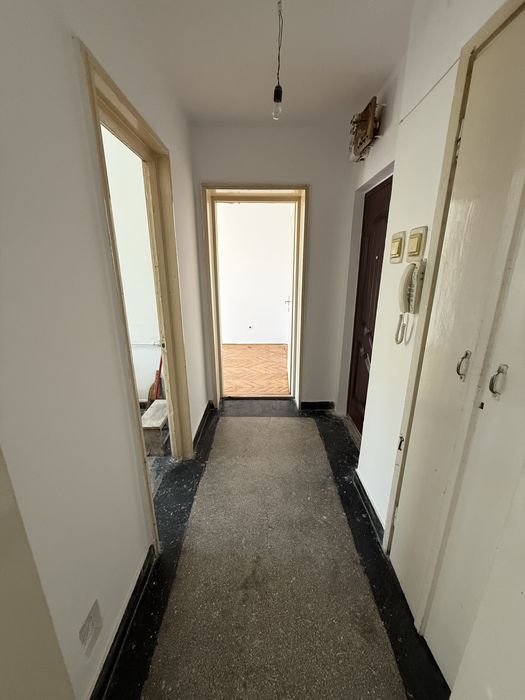 Apartament 3 camere semidecomandat cartier Brazda lui Novac-Baba Novac