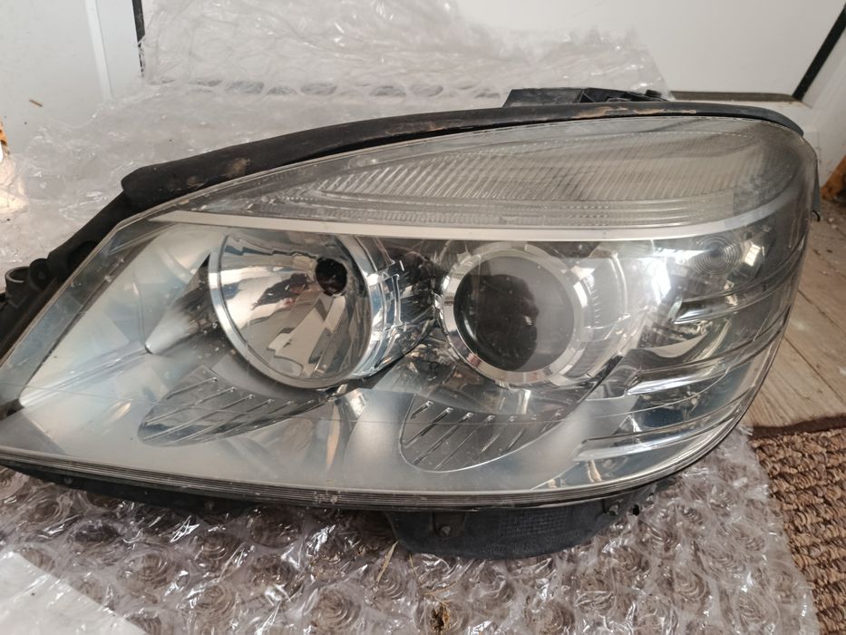 ФАР ЗА Mercedes c200