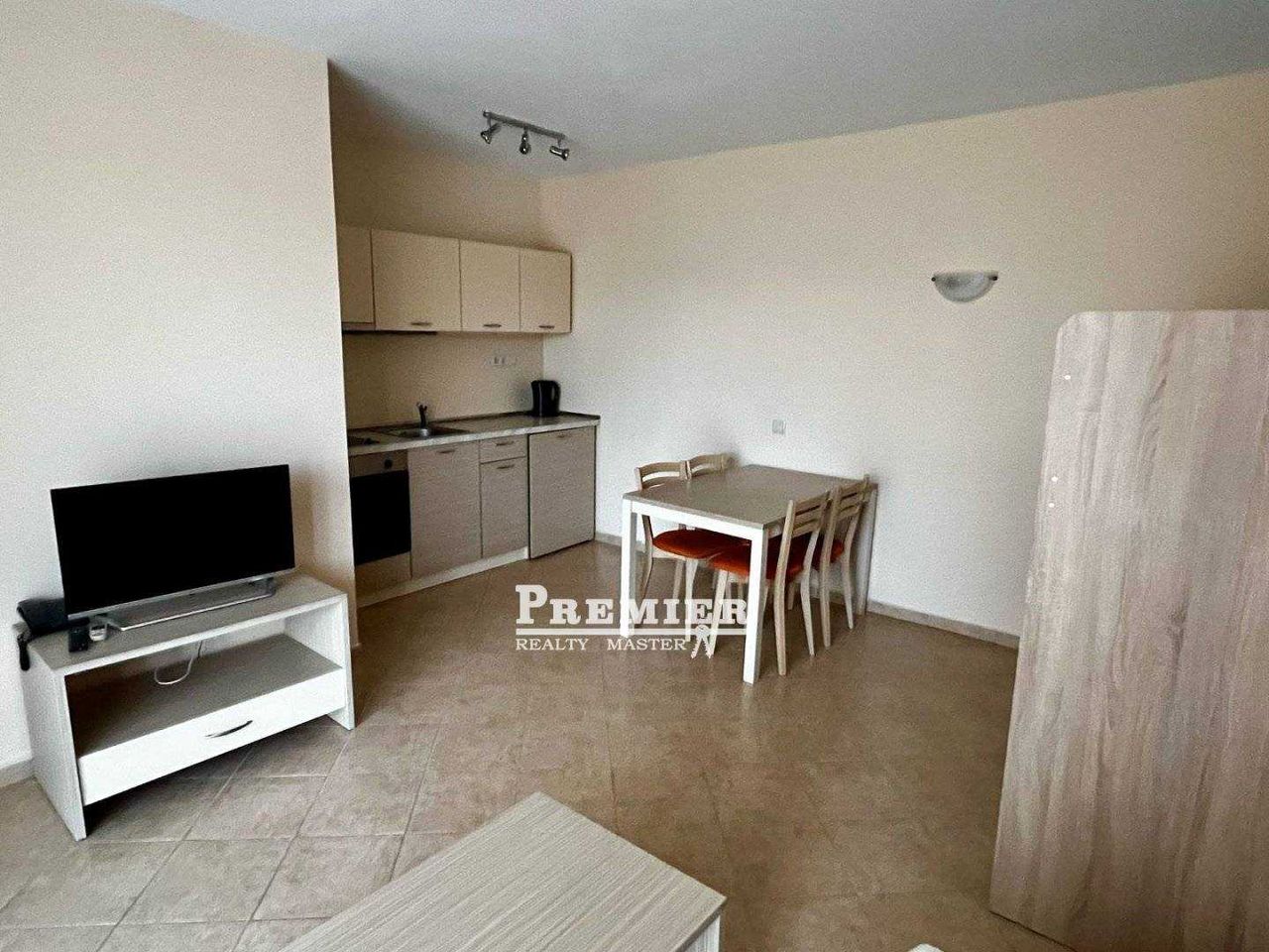 Продава се Двустаен апартамент в к.к. Слънчев бряг - 65 кв.м за 1154 €/кв.м - Снимка #7