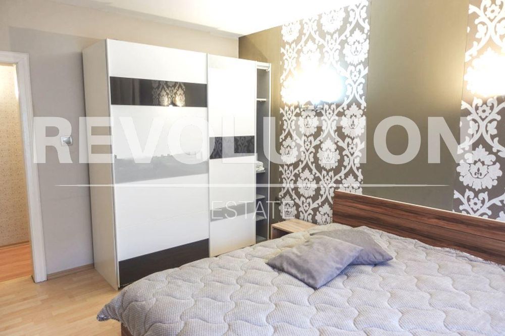 Дава се под наем Четиристаен апартамент в Варна, Бриз - 200 кв.м за 825 € - Снимка #6