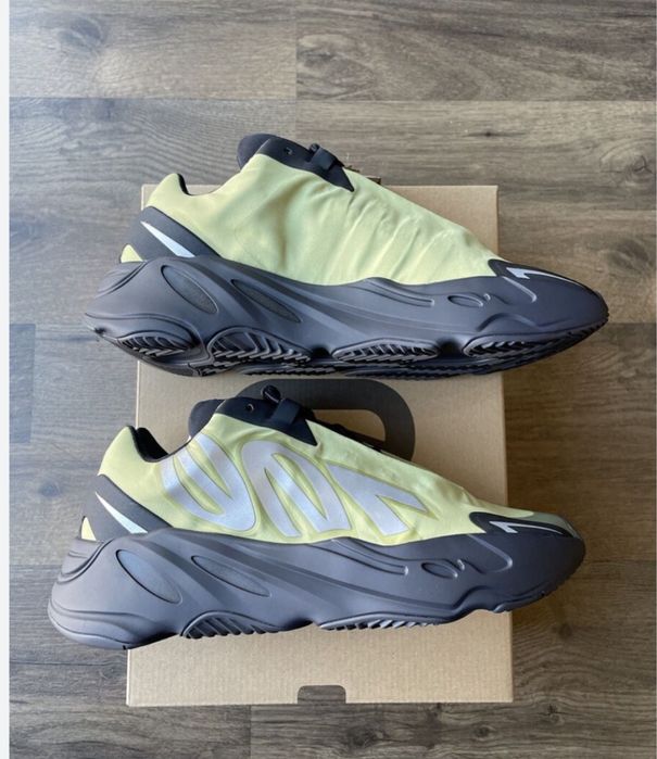 Pantofi Sport Adidas Yeezy 700 Boost MNVN Resin- 100% originali