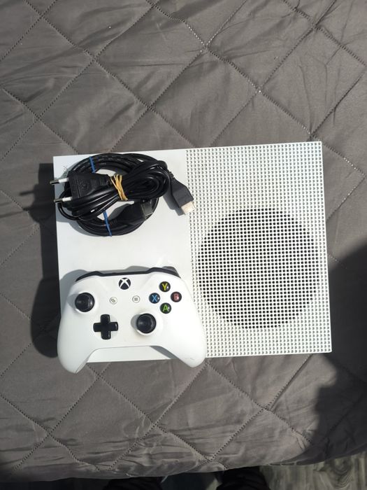 Vând Xbox one s 512GB