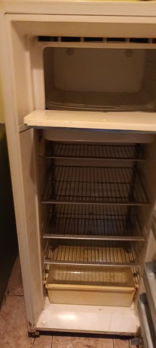 Frigider cu congelator Zyl , stare buna de funcționare răcește bine .