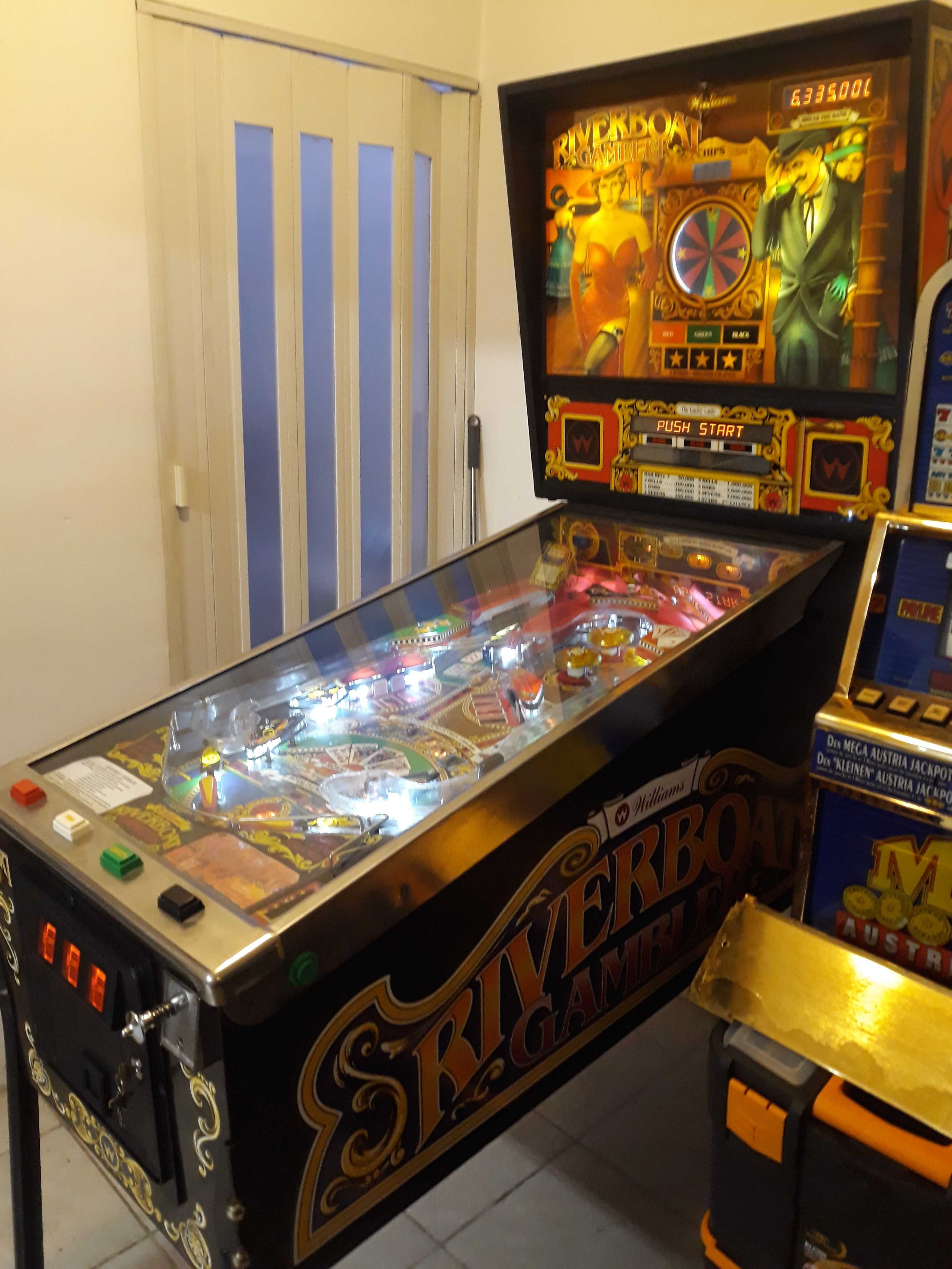 Pinball Flipper Riverboat Gambler