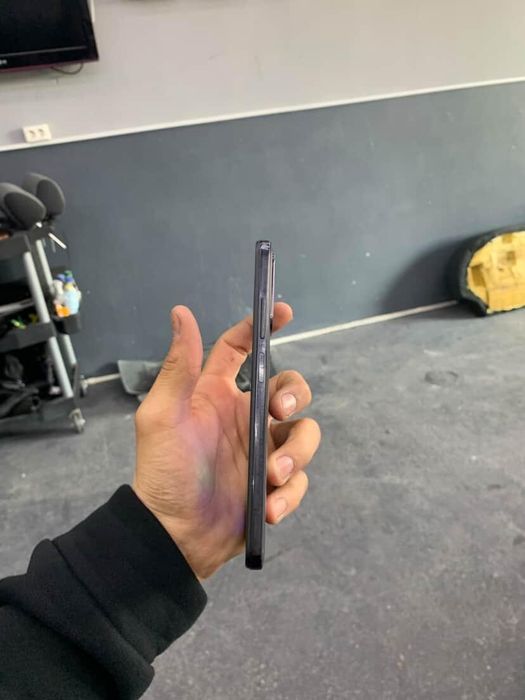 Srochna sotiladi redmi not 11 256 tali 1.100 yana kelishamiz