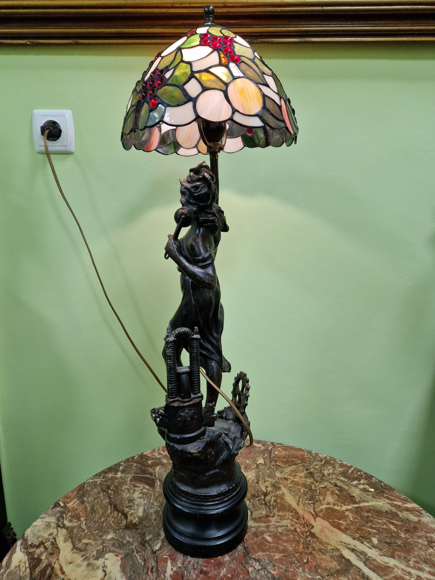 Прекрасна антикварна френска фигурална нощна лампа
