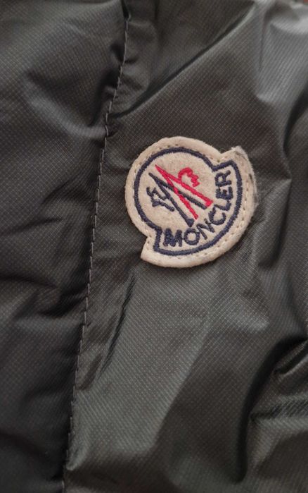 Moncler дълъг елек с качулка