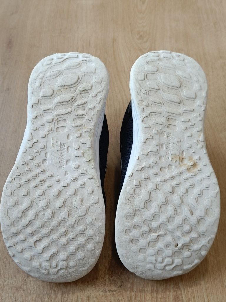 Pantofi sport copii Nike Revolution 6 Nr 27 (16cm)