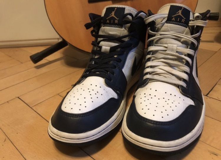 Jordan 1 mid obsidian