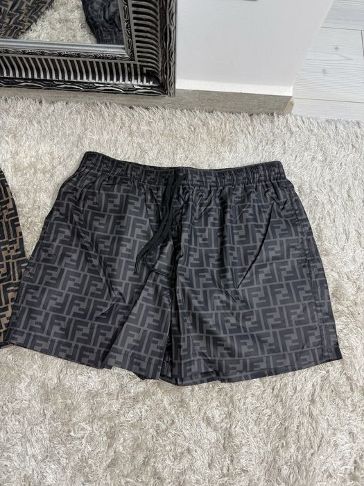 Sort de baie Fendi colectie noua vara 2025