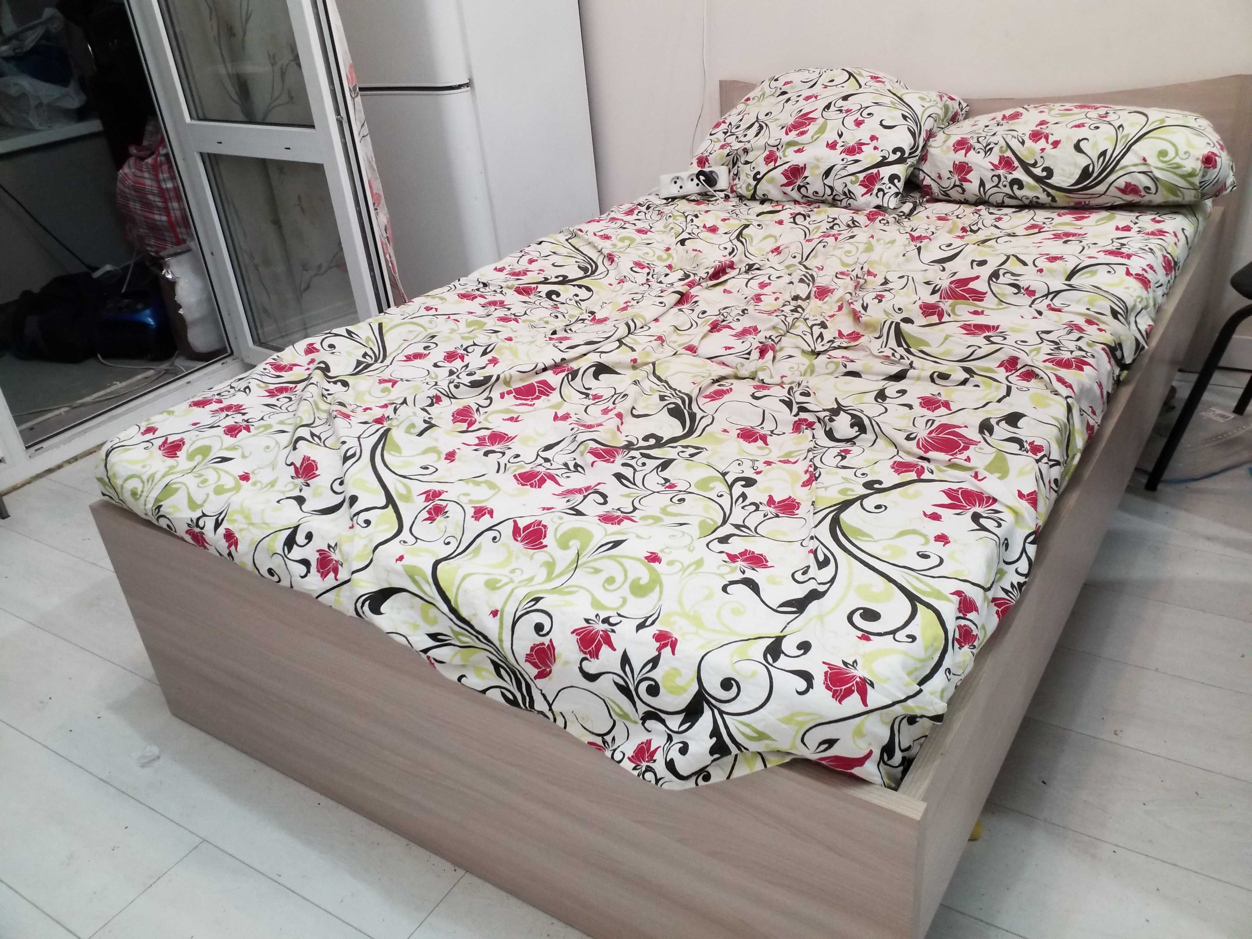 Кровать 1.5 с матрасом