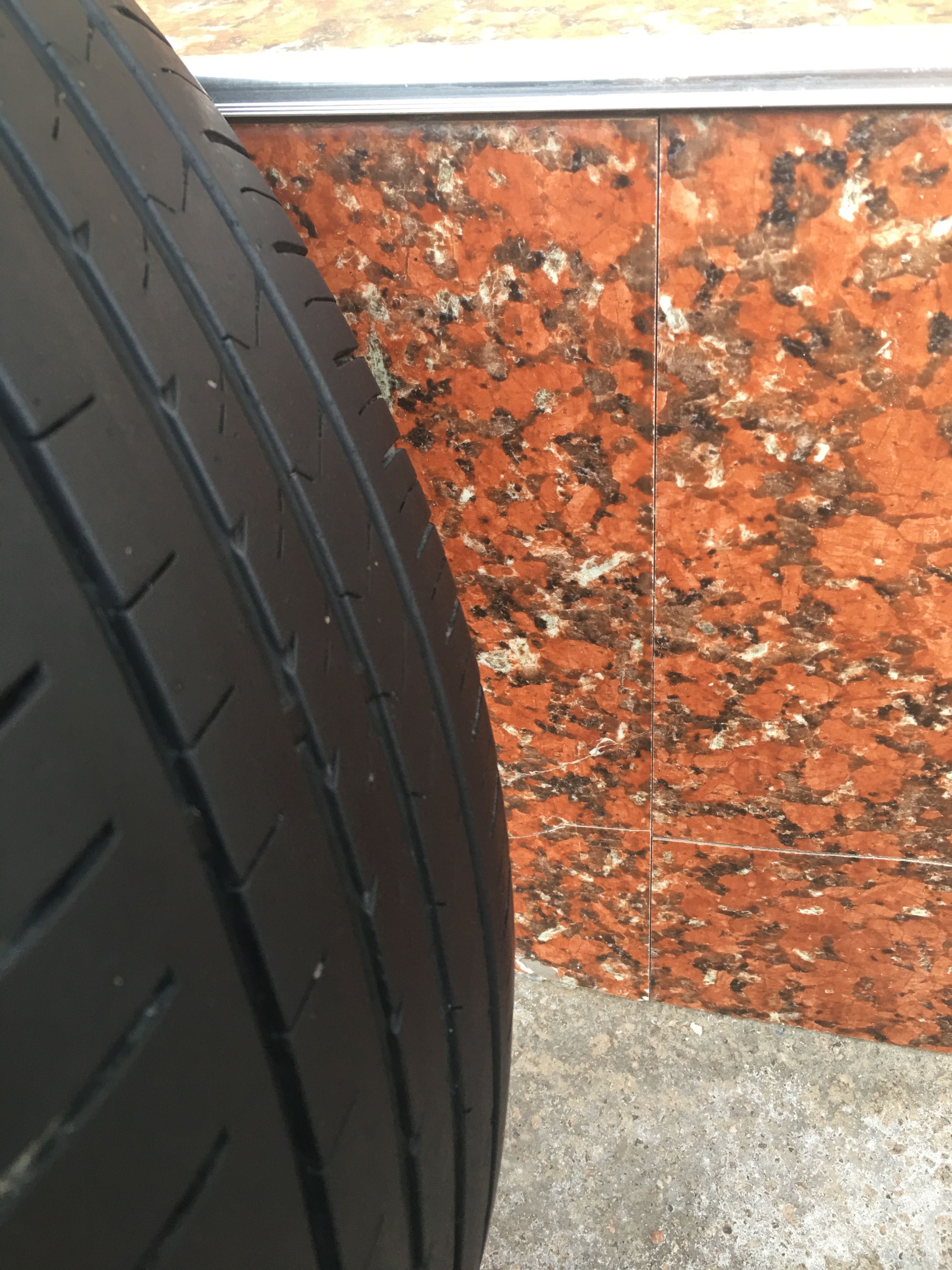 Продам Автошины 235х55 R19