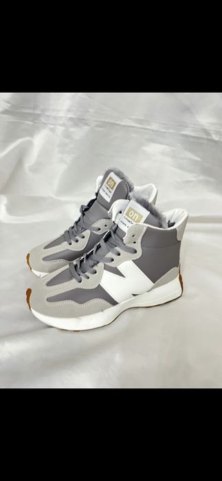 Кроссовки ботинки женские новые 37,  38 размер новые