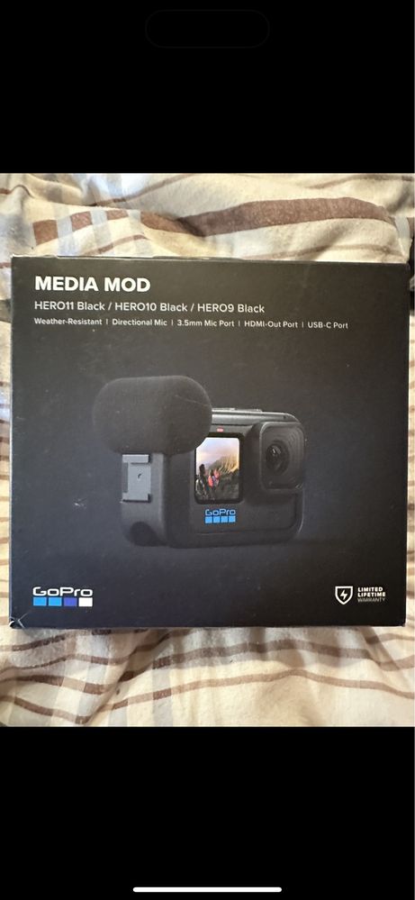 Vând GoPro cu accesorii