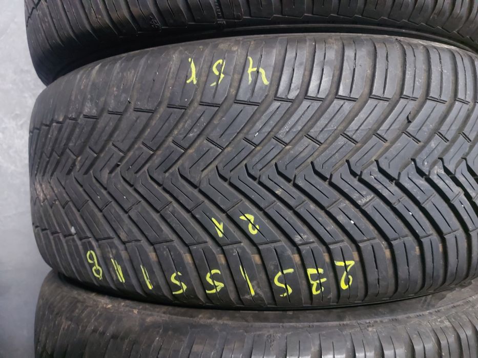 235/55R18 Continental Allseason