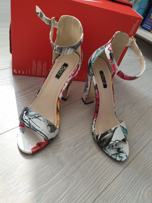 Sandale Quiz marimea 38