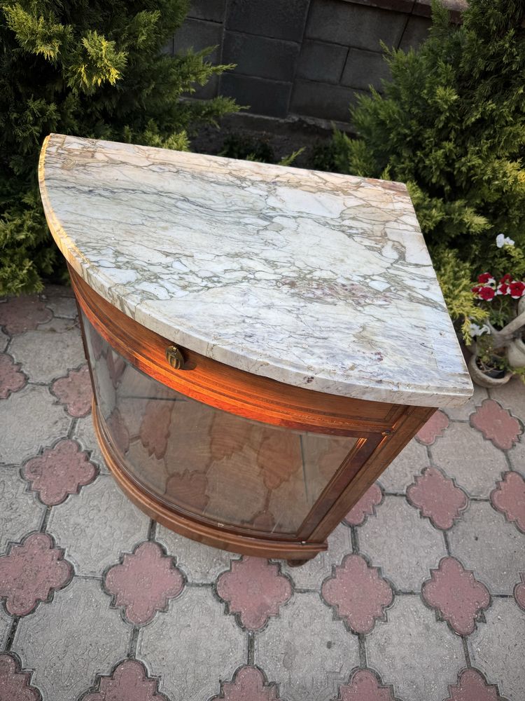 Vitrină de colt din lemn cu blat de marmură – stil clasic