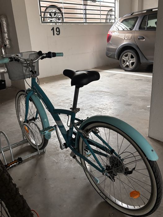 Bicicletă oraș Btwin turcoaz, cu coș