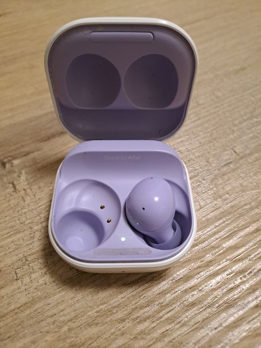 Продам наушник(правый)+кейс R177 galaxy buds 2