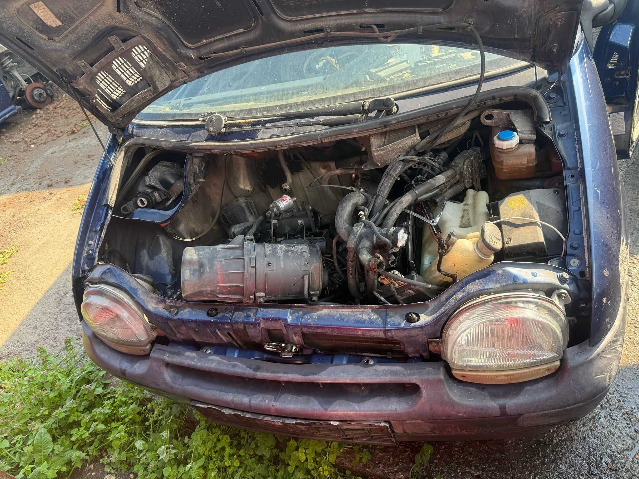 Рено туйнго на части.Renault Twingo 1.2 benzin 40kw 1995
