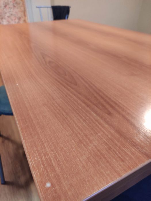 Трапезна маса неразтегаема